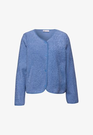 Hellblauer, strukturierter Fleecejacke mit rundem Halsausschnitt, langen Ärmeln, vorderen Druckknöpfen und eingefassten Kanten auf weißem Hintergrund.