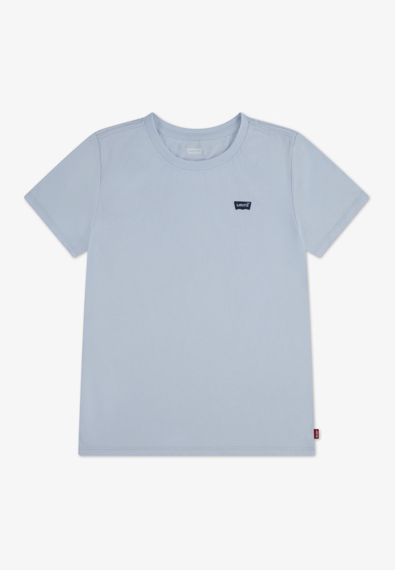 Ανοιχτό μπλε βαμβακερό μπλουζάκι με κοντά μανίκια, στρογγυλή λαιμόκοψη και μικρό ναυτικό λογότυπο της Levis στο στήθος. Απλός σχεδιασμός και λεία υφή.