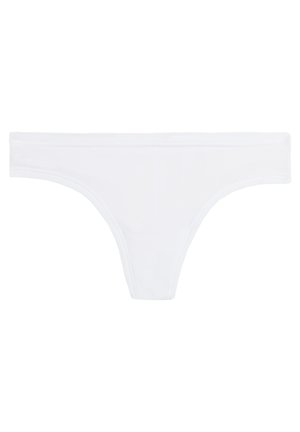 Tanga de algodón blanco con una textura suave, diseño minimalista y cintura delgada, sin patrones ni adornos visibles.