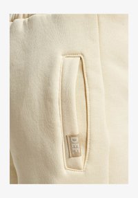 Unselected, beige