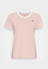 T-shirt en coton rayé avec un col rond blanc. Présente des rayures oranges et blanches alternées, ainsi qu'un petit logo rouge Levi's.