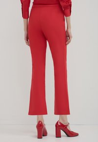 Calliope FLARE TINTA UNITA  - Pantaloni - rosso