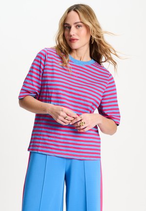 POM Amsterdam, TSHIRT - STRIPED SMASHING BLUE BRIGHT ROSE - T-shirt print - multi colour