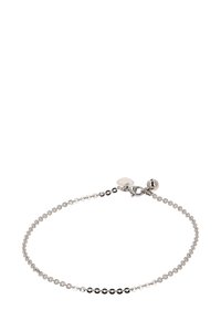 Hopeaketju, jossa on pyöreitä lenkkejä, varustettuna hummerilukolla ja pienellä pyöreällä riipuksella. Sileä pinta, minimalistinen muotoilu ja kiiltävä viimeistely.