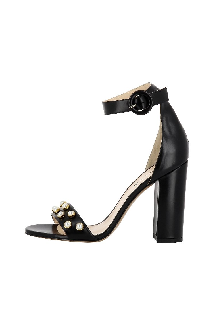 sandales evita