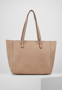 Borsa tote in similpelle beige con due manici lunghi, cuciture verticali e design minimalista. Presenta dettagli in metallo dorato.