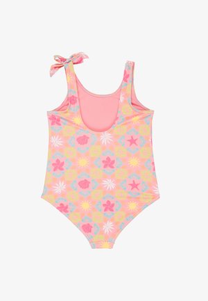 Różowy jednoczęściowy strój kąpielowy z tropikalnymi wzorami, w tym słońca, muszle, kwiaty, rozgwiazdy, palmy oraz kokardką na ramiączku do wiązania.