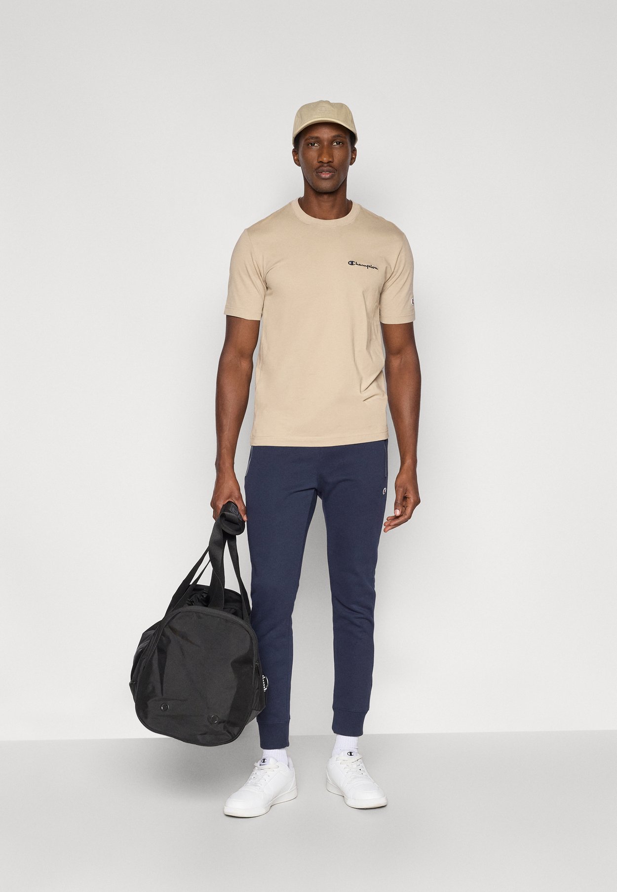 SPORTSWEAR STANDARD FIT