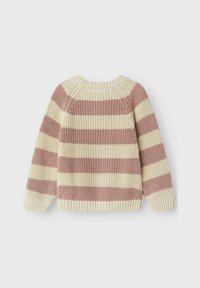 Maglione lavorato a maglia con strisce crema e malva. Presenta un collo rotondo, polsini e orlo a costine. Tessuto strutturato con una vestibilità morbida.