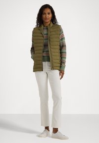 Lauren Ralph Lauren QUILTED MOCKNECK VEST - Väst - olive fern