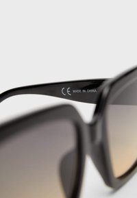 Stradivarius - Okulary przeciwsłoneczne