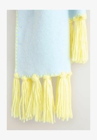 Niewybrane, blue whipstitch