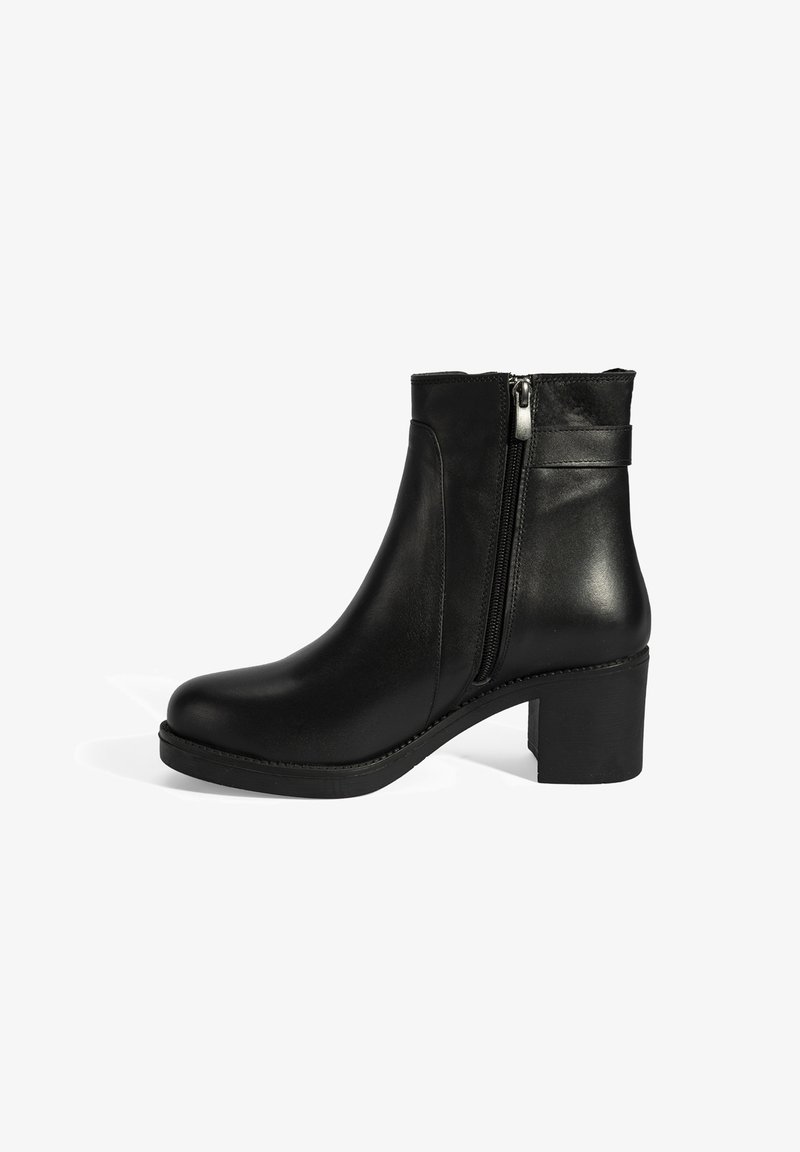 Schwarze Stiefeletten aus glattem Leder mit einem seitlichen Reißverschluss, einer abgerundeten Spitze und einem moderaten Blockabsatz.