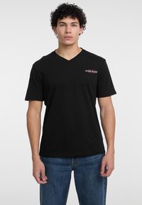 Guess Jeans COL V AMERICAN TRADITION - Apdrukāts T-krekls - nero