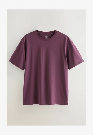 Kurzärmliges T-Shirt in tiefem Lila, aus glattem Stoff gefertigt. Mit Rundhalsausschnitt und einem kleinen gestickten Logo auf der linken Brust.