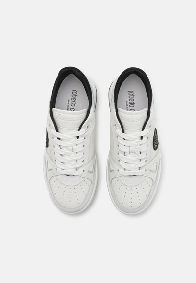 Roberto Cavalli Tossud - white/ black