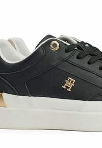 Tommy Hilfiger COURT - Sneakers basse - black