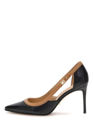 Černé kožené lodičky na vysokém podpatku s špičatou špičkou, otevřenou stranou a béžovým akcentem. Obsahují štíhlý jehlový podpatek a kovové detaily.
