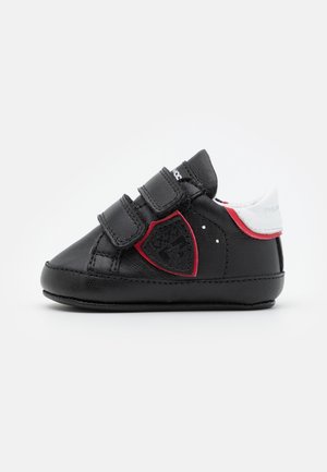UNISEX - Primeiros sapatos - nero/white/red