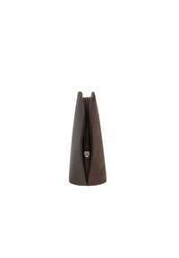Astuccio porta penne in pelle marrone con un design affusolato e una finitura in suede liscia. Presenta una chiusura con zip sulla parte superiore e una base circolare.