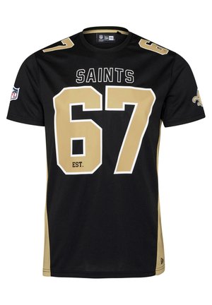 Czarny jersey futbolowy New Orleans Saints z złotym numerem 67, nazwą drużyny oraz logotypami NFL i fleur-de-lis na rękawach.