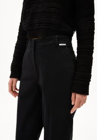 ARMEDANGELS KAADWI - Stoffhose - black