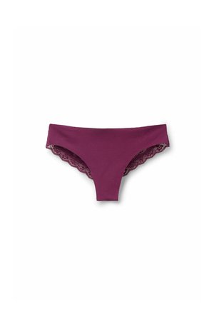 Culotte en coton bourgogne avec finition en dentelle festonnée sur les bords, présentant une texture lisse et un design simple.