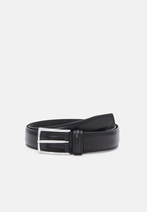 Ceinture en cuir noir avec une texture lisse, dotée d'une boucle en métal argenté et d'un design classique. La ceinture est soigneusement enroulée.