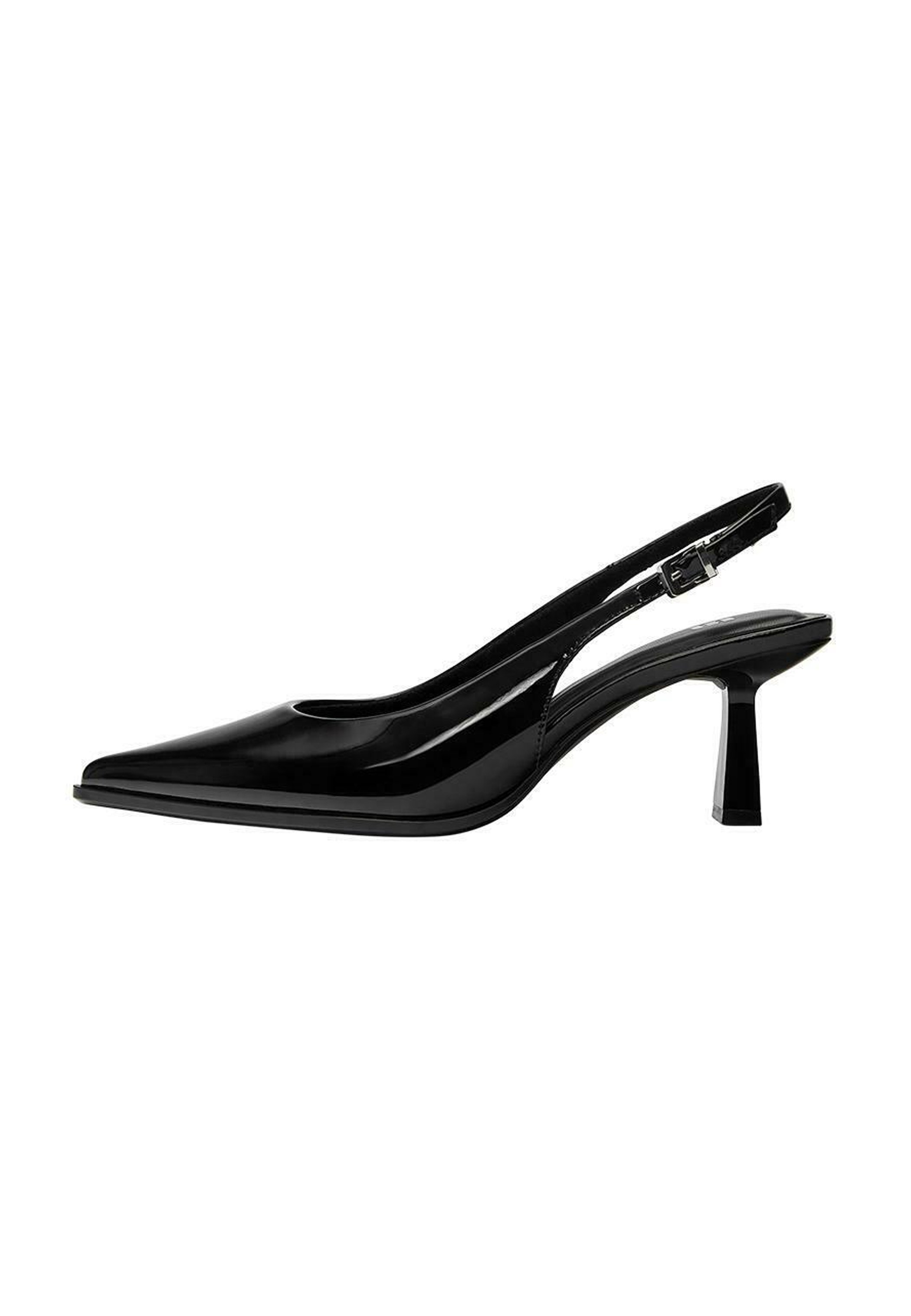 Black pumps