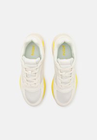 HI-TEC HTS74 SHADOW UNISEX  - Sneakers low - gardenia/blazing yellow