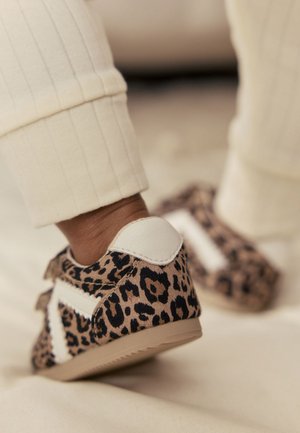 Next, REGULAR FIT - BABY TOUCH FASTENING TRAINERS . - Lær-at-gå-sko - animal