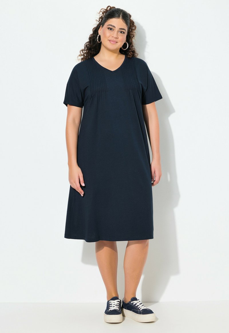 Ulla Popken SHORT SLEEVE V-NECK JERSEY DRESS - Robe en jersey - marine