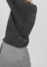 ICHI Stickad tröja - grey