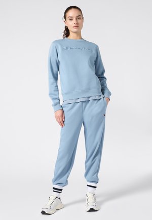 - Bluza