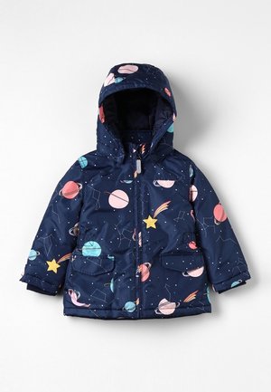 Veste d'hiver à capuche pour enfant bleu marine avec des imprimés colorés sur le thème de l'espace, incluant planètes, étoiles, comètes et constellations, avec poches avant.