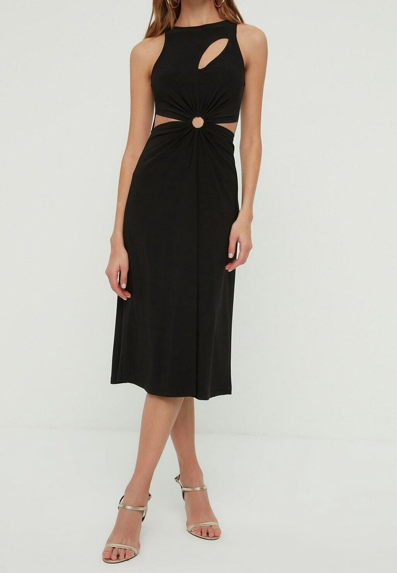 Trendyol Robe de soirée - black