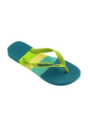 Singolo infradito con suola testurizzata a strisce blu e verdi e cinturini verde lime con nome del marchio e piccolo dettaglio bandiera.