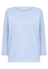 Maglione lavorato a maglia di colore azzurro chiaro con scollatura tonda, maniche a tre quarti e texture a costine sulle maniche e sull'orlo inferiore.