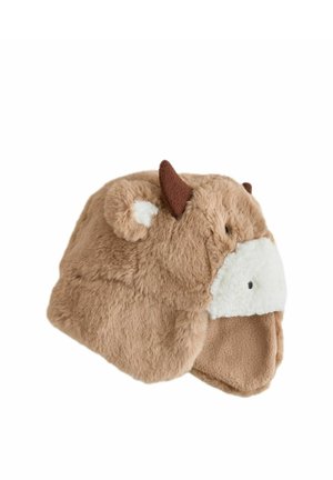 Weicher brauner und weißer Plüschhut mit Ohrklappen, kleinen braunen Hörnern und einem weißen Fleck, der einem Tiergesicht ähnelt.