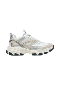 Sneakers w białych, jasnobeżowych i srebrnych materiałach syntetycznych. Posiadają siatkową cholewkę, kontrastowe nałożenia, teksturowaną podeszwę oraz sznurowane zapięcie.