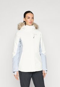 Weißer und hellblauer Winterjacke mit einer Kapuze aus Kunstfell, Reißverschluss vorne und seitlichen Taschen. Das Material wirkt glatt und wasserabweisend.