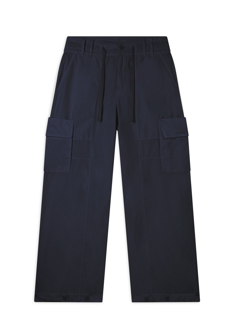 Les pantalons cargo navy présentent une coupe ample, une fermeture à bouton, une taille élastique et plusieurs poches latérales. Fabriqués en tissu léger.
