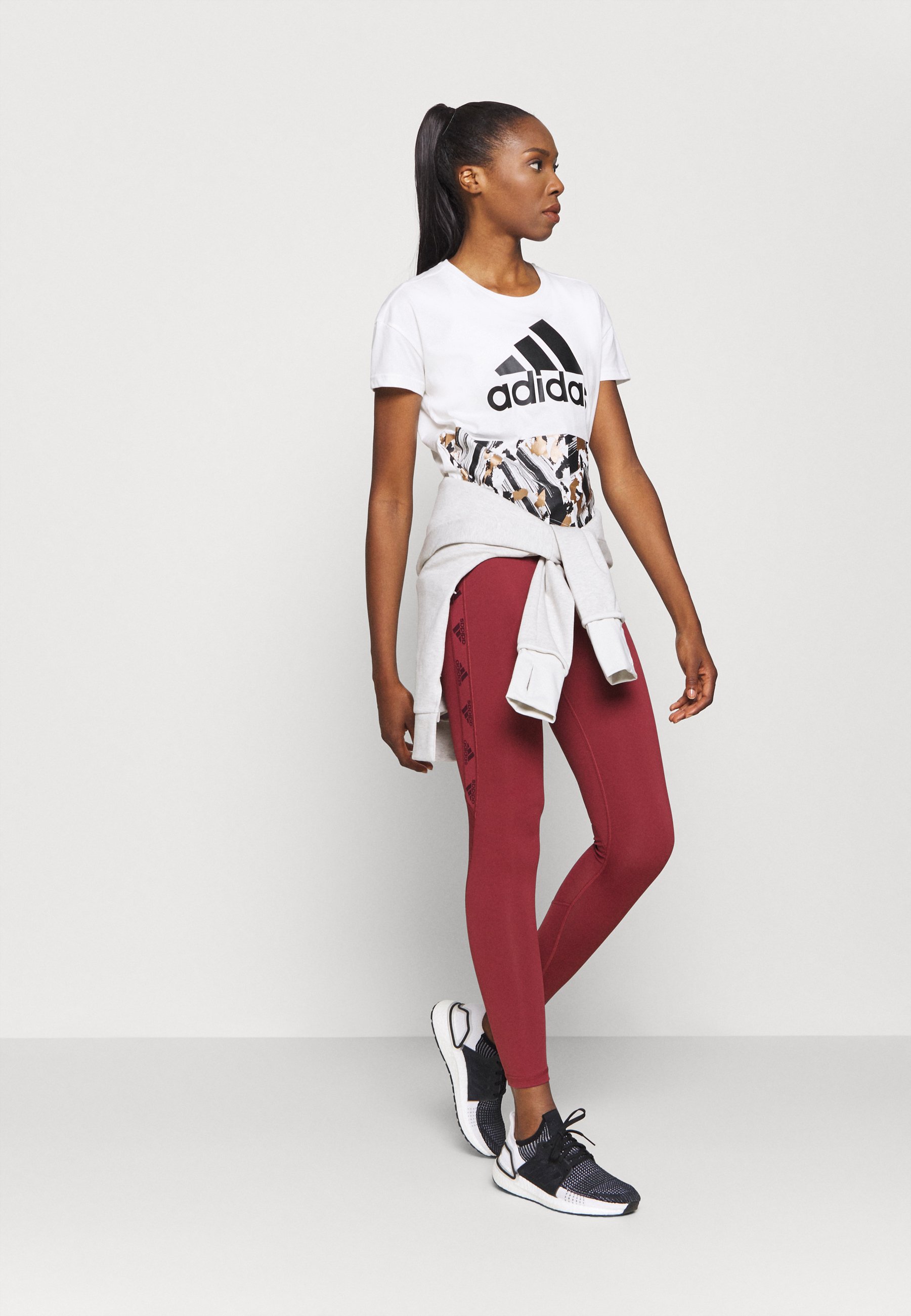 outfits with maroon adidas