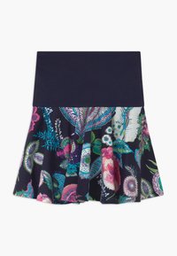 Uppklädd kjol med marinblå midja, prydd med ett färgglatt blommönster i rosa, teal och grönt på en mörk bakgrund. Mjuk och lättvikts tyg.