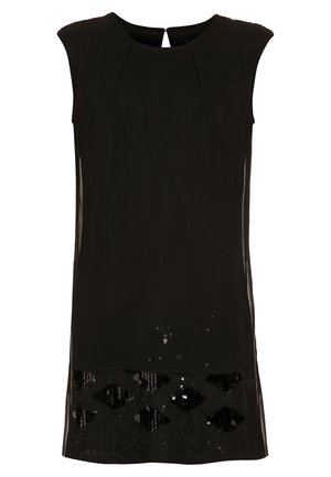 Vestido negro sin mangas con un escote plisado, paneles laterales transparentes y un dobladillo adornado con lentejuelas que presenta un patrón de diamantes.