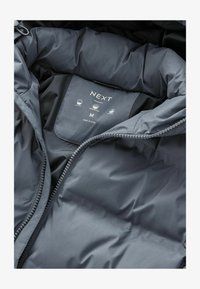 Vybrané, mottled blue