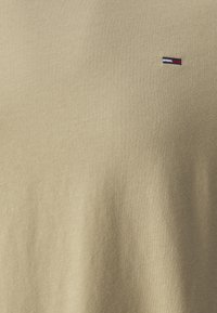 Tommy Jeans SLIM TEE - T-shirt - bas - gentle gold