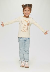 s.Oliver MET GLINSTERENDE SNOOPY PRINT - Langarmshirt - helles sand