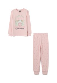 El conjunto de pijama rosa incluye una camiseta de manga larga con un personaje de dibujos animados y texto, y pantalones a juego con pequeños patrones de corazones. Tela suave.