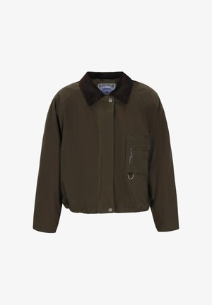 Chaqueta bomber verde oliva con un collar de pana marrón, un bolsillo con cremallera en el frente y dobladillo elasticado, que presenta una textura sutil y suave.